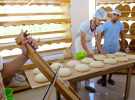 Kemençe eşliğinde ramazan pidesi yapıyorlar