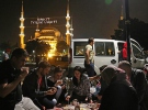 Sultanahmet'te sahura ilgi büyük