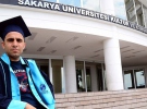 Liseyi güçlükle üniversiteyi birincilikle bitirdi