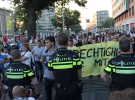 Şiddet olayları Hollanda'da protesto edildi