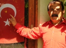 41 yıldır sadece kırmızı gömlek giyiyor