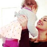 meryem-uzerli-bebeginin-yuzunu-gostermeyince-7592142_x_6552_o[1]