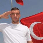 podolski-bas-sagligi-iceren-tweet-ini-degistirdi-7683086_x_7373_o[1]