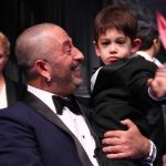 cem-yilmaz-ali-baba-ve-7-cuceler-in-galasina-7871679_7117_m[1]