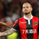Nice Teknik Direktörü Favre Sneijder'i Yedekte Düşünüyor
